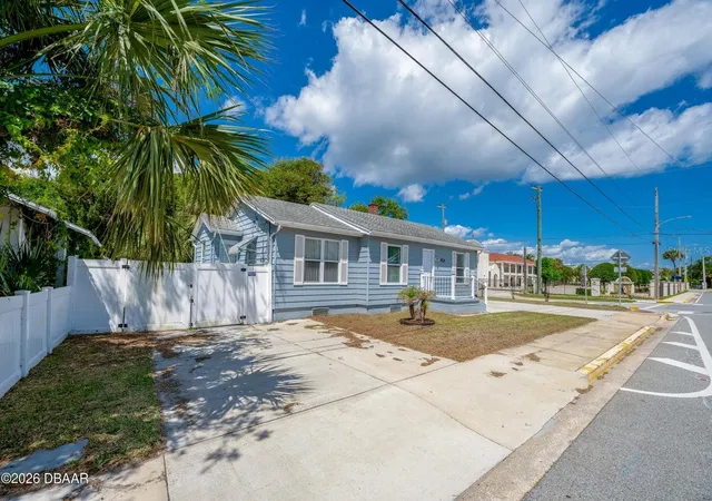 Photo 2 of Single family home for sale at 243 N Peninsula Dr, Daytona Beach, FL 32118 | MLS# V4948909 | Listing updated on 2026-08-25