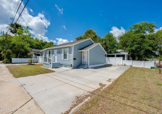 Photo 3 of Single family home for sale at 243 N Peninsula Dr, Daytona Beach, FL 32118 | MLS# V4948909 | Listing updated on 2026-08-25