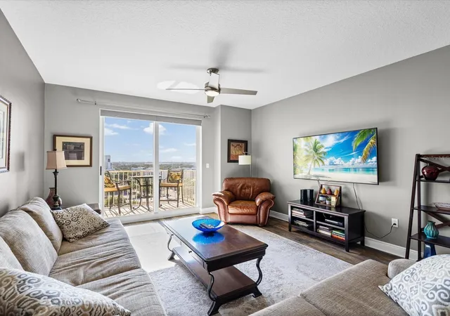 3rd image of 628 Cleveland St, Clearwater, FL 33755