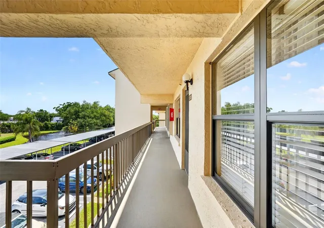 5th image of 505 30Th Ave W #E303, Bradenton, FL 34205 | MLS# A4692620