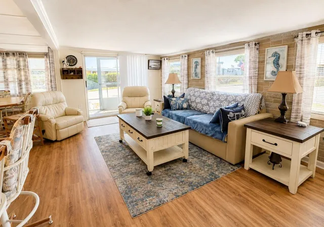 Photo 3 of Manufactured home for sale at 6623 Washington St, Bradenton, FL 34207 | MLS# A4692621 | Listing updated on 2026-10-09