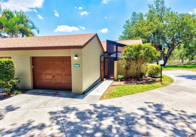Photo 2 of Condo for sale at 4612 Park Lake Ter N, Bradenton, FL 34209 | MLS# A4692622 | Listing updated on 2026-10-09