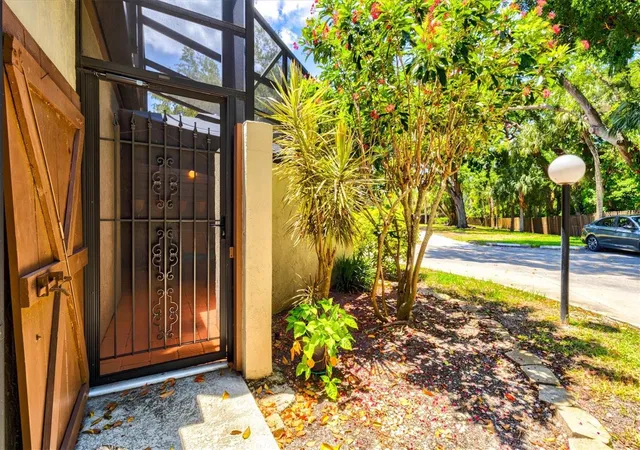 Listing Photo 4 - Condo for sale in building located at 4612 Park Lake Ter N, BRADENTON, FL 34209