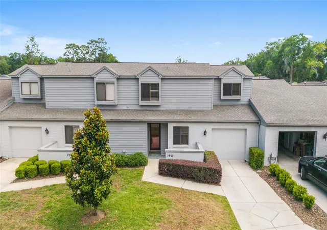 Photo 3 of Townhouse for sale at 1927 Se 37th Court Cir, Ocala, FL 34471 | MLS# OM724124 | Listing updated on 2026-07-13