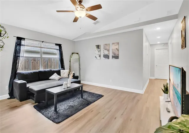 5th image of 2413 Radnor Ave, Orlando, FL 32826 | MLS# O6405112