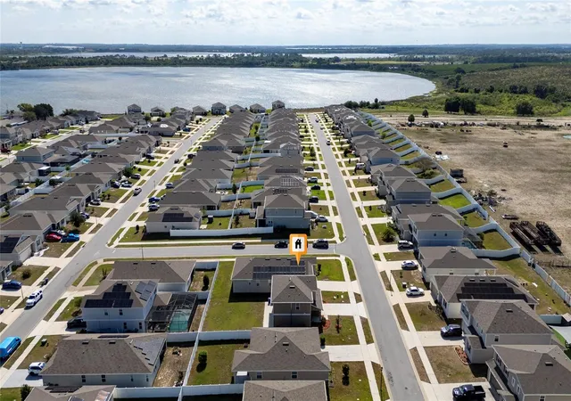Photo 2 of Single family home for sale at 339 Lake Smart Cir, Winter Haven, FL 33881 | MLS# S5149280 | Listing updated on 2026-08-29