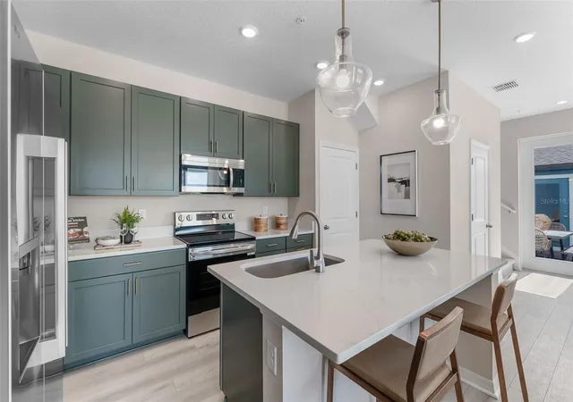 5th image of 632 Emerald Grove Dr, Apopka, FL 32703 | MLS# W7885494