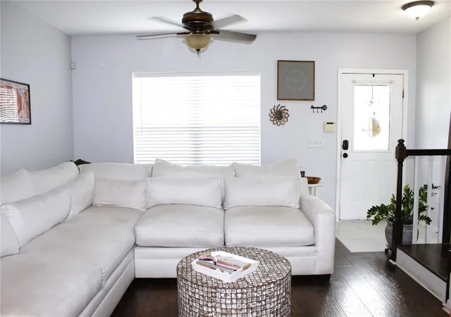 Photo 4 of Townhouse for sale at 5307 Terraza Ct, Temple Terrace, FL 33617 | MLS# TB8505511 | Listing updated on 2026-10-07