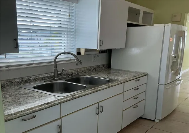Listing Photo 5 - Condo for sale in building located at 5267 81St St N, St. Petersburg, FL 33709 - Unit #26