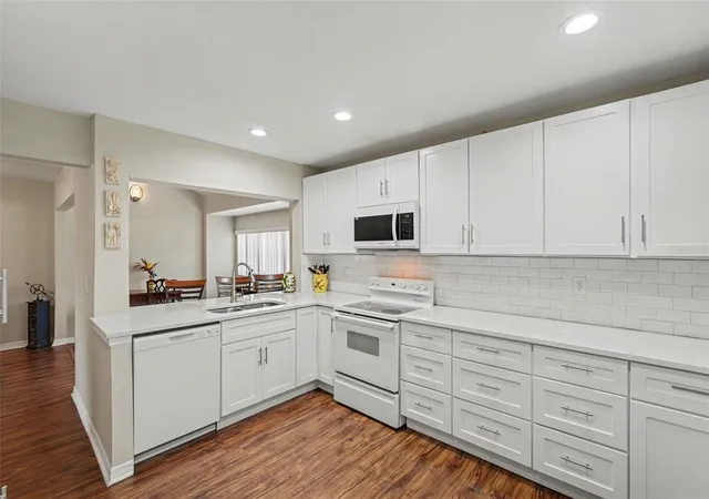 3rd image of 13507 Palmwood Ln #13507, Tampa, FL 33618 | MLS# TB8505532