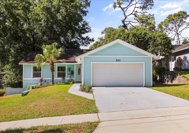 Photo 1 of Single family home for sale at 524 E Hillcrest St, Altamonte Springs, FL 32701 | MLS# O6405175 | Listing updated on 2026-10-09
