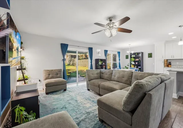 Photo 3 of Single family home for sale at 524 E Hillcrest St, Altamonte Springs, FL 32701 | MLS# O6405175 | Listing updated on 2026-10-09