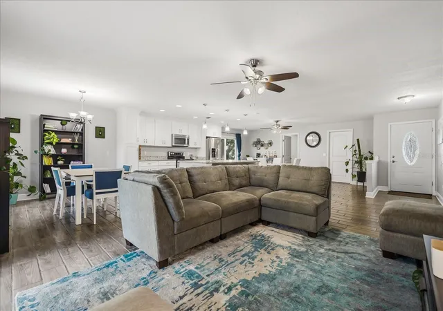Photo 4 of Single family home for sale at 524 E Hillcrest St, Altamonte Springs, FL 32701 | MLS# O6405175 | Listing updated on 2026-10-09