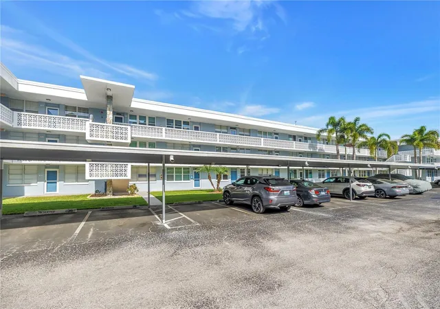 Homes for sale in St Petersburg, FL | 4720 Locust St Ne #318, St Petersburg, FL 33703 | MLS# TB8505535