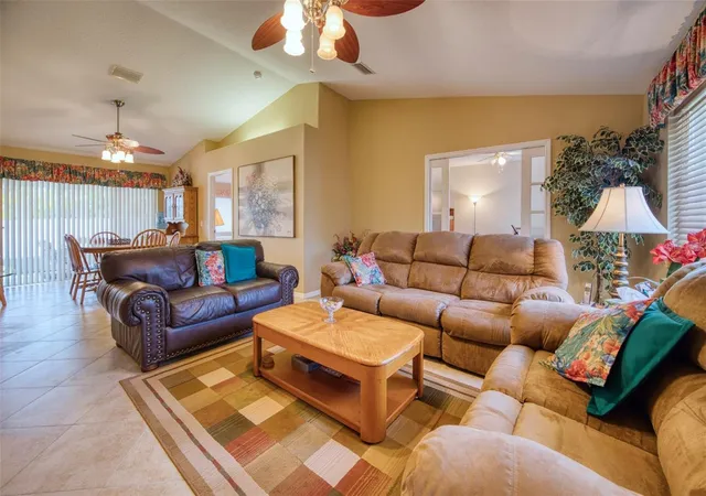 3rd image of 541 Falkland Rd, Venice, FL 34293 | MLS# A4692658