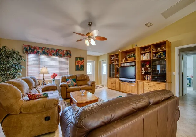 4th image of 541 Falkland Rd, Venice, FL 34293 | MLS# A4692658