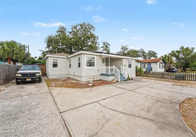 Photo 3 of Single family home for sale at 1464 Druid Rd E, Clearwater, FL 33756 | MLS# TB8505551 | Listing updated on 2026-08-13