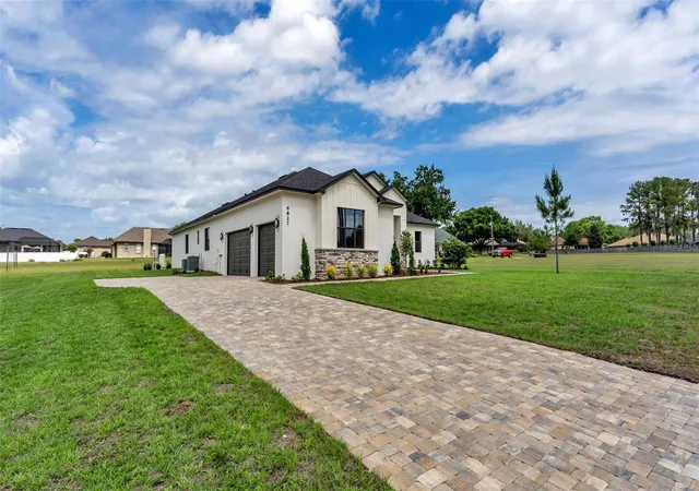 Photo 1 of Single family home for sale at 6827 Lakeland Highlands Rd, Lakeland, FL 33813 | MLS# L4961663 | Listing updated on 2026-10-20