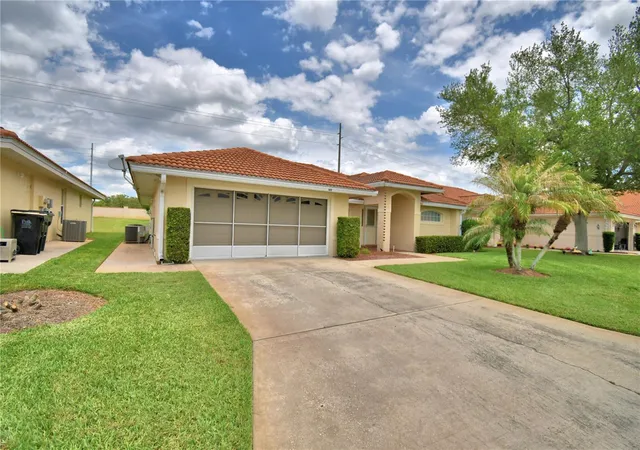 3rd image of 142 Morning Glory Cir, Winter Haven, FL 33884 | MLS# P4938643
