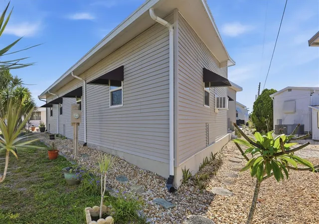 Photo 3 of Manufactured home for sale at 2108 Illinois Ave, Bradenton, FL 34207 | MLS# A4692673 | Listing updated on 2026-08-07