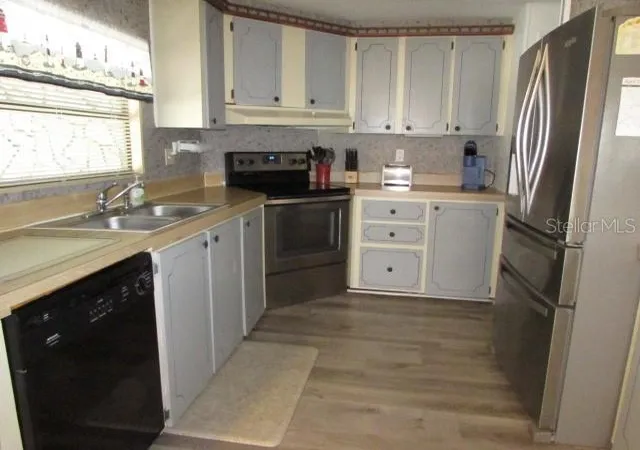 Photo 2 of Manufactured home for sale at 1014 Dustin Dr, Lady Lake, FL 32159 | MLS# G5111975 | Listing updated on 2026-07-31