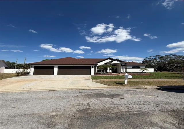 Photo 2 of Single family home for sale at 8137 Golden Bear Loop, Port Richey, FL 34668 | MLS# TB8505631 | Listing updated on 2026-08-06