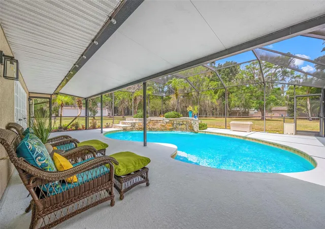 Photo 4 of Single family home for sale at 15314 Lake Magdalene Blvd, Tampa, FL 33618 | MLS# TB8505655 | Listing updated on 2026-10-06