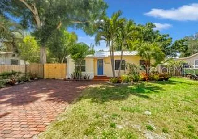 Homes for sale in St Petersburg, FL | 5032 19th St N, St Petersburg, FL 33714 | MLS# TB8505659