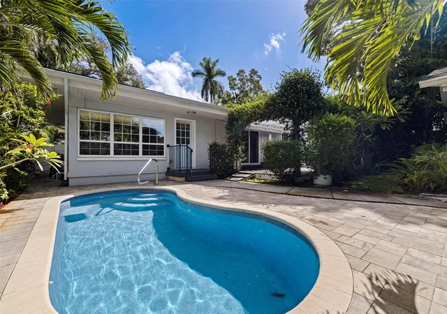 Photo 3 of Single family home for sale at 3712 Foster Hl Dr N, Saint Petersburg, FL 33704 | MLS# TB8505672 | Listing updated on 2026-10-21