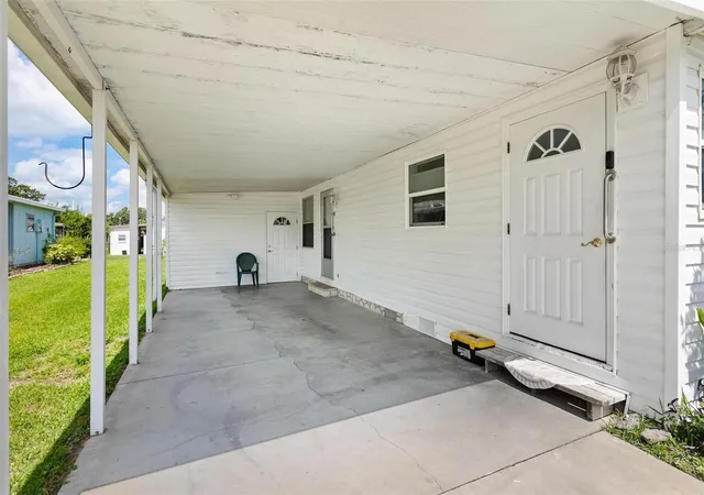 Photo 3 of Manufactured home for sale at 717 W Coach N Four Dr, Leesburg, FL 34748 | MLS# G5111988 | Listing updated on 2026-06-26