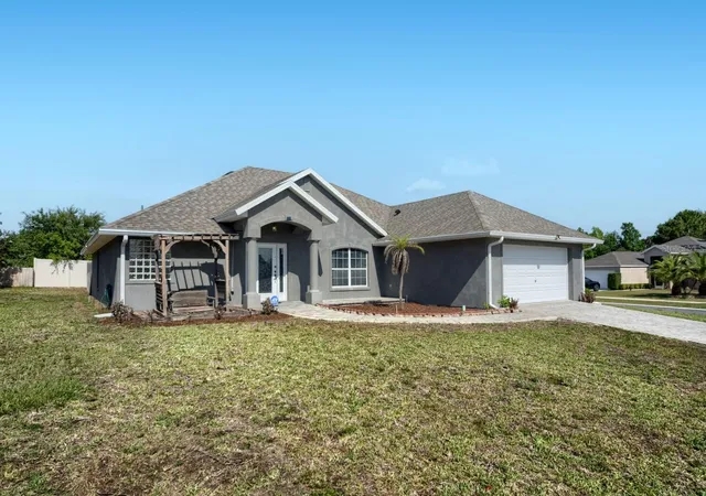 Homes for sale in Tavares, FL | 4460 Marsh Harbor Dr, Tavares, FL 32778 | MLS# O6405350