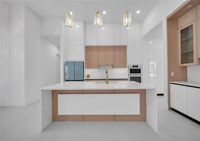 3rd image of 1114 Sw 8Th Pl, Cape Coral, FL 33991 | MLS# TB8505757