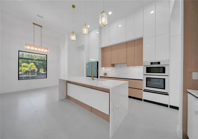 4th image of 1114 Sw 8Th Pl, Cape Coral, FL 33991 | MLS# TB8505757