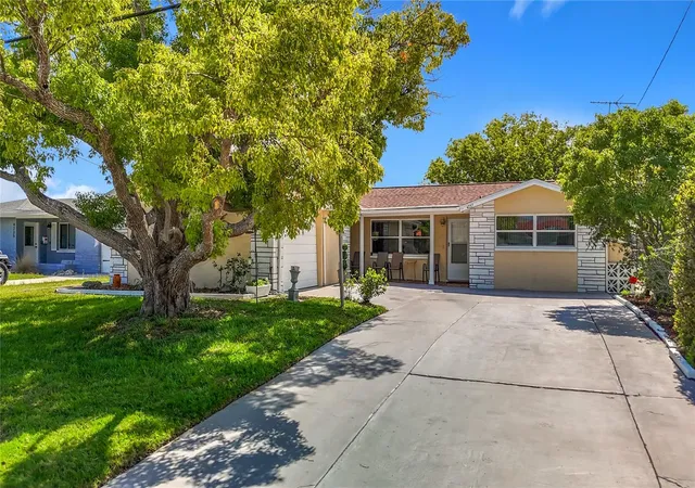 Homes for sale in New Port Richey, FL | 4237 Headsail Dr, New Port Richey, FL 34652 | MLS# L4961684