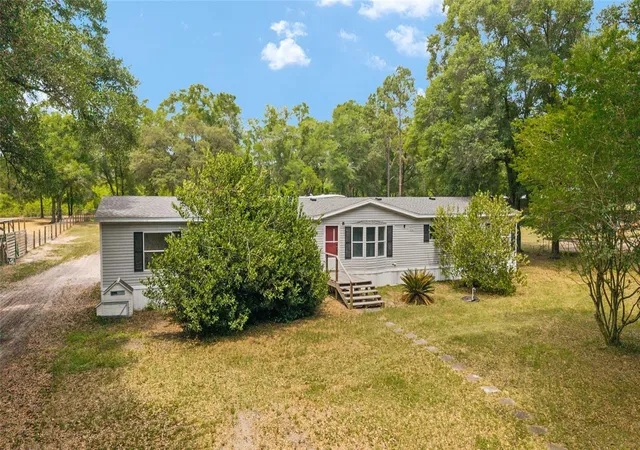 Homes for sale in Morriston, FL | 19551 Se 42nd Pl, Morriston, FL 32668 | MLS# OM724189