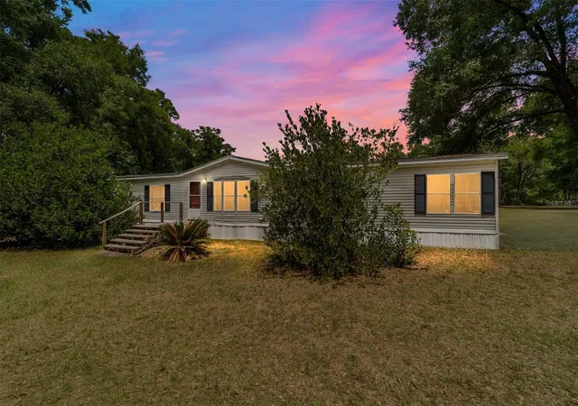 Homes for sale in Morriston, FL | 19551 Se 42Nd Pl, Morriston, FL 32668 | MLS# OM724189