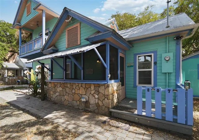 Photo 2 of Single family home for sale at 207 Esther St, New Smyrna Beach, FL 32169 | MLS# O6405440 | Listing updated on 2026-09-20