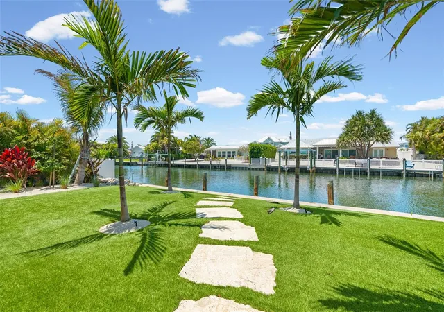 4th image of 528 Key Royale Dr, Holmes Beach, FL 34217 | MLS# A4692749