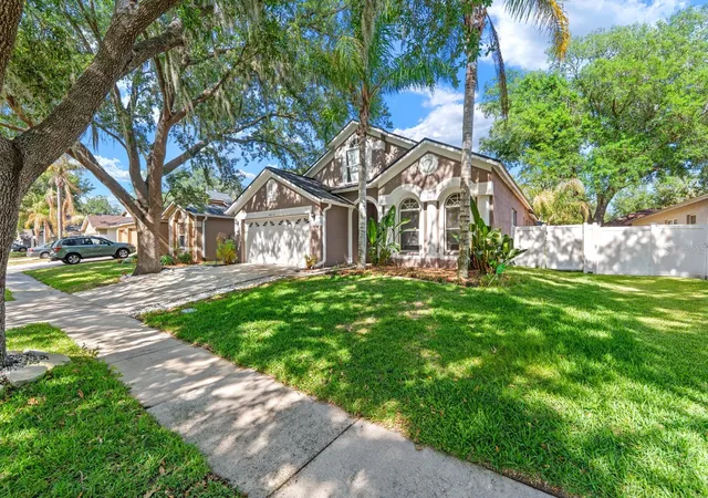 3rd image of 4814 Portobello Cir, Valrico, FL 33596 | MLS# TB8505863