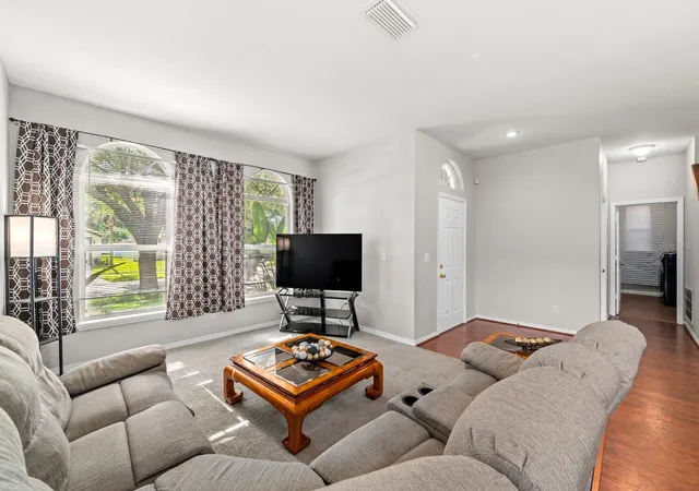 5th image of 4814 Portobello Cir, Valrico, FL 33596 | MLS# TB8505863