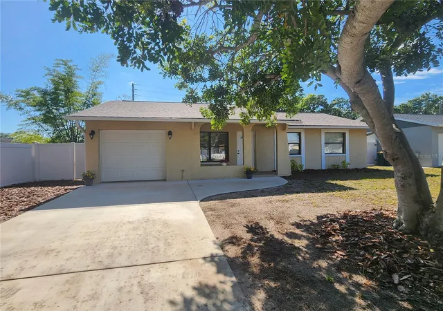 Photo 1 of Single family home for sale at 13010 Cumberland Dr, Largo, FL 33773 | MLS# TB8505873 | Listing updated on 2026-06-25
