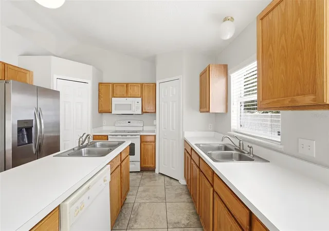 Photo 4 of Single family home for sale at 955 Louvre Ct, Kissimmee, FL 34759 | MLS# O6405460 | Listing updated on 2026-09-01