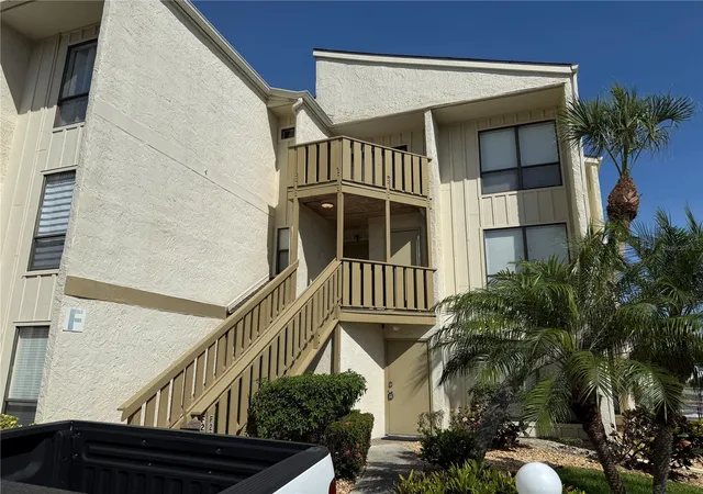 Listing Photo 2 - Condo for sale in building located at 6157 Midnight Pass Rd, Sarasota, FL 34242 - Unit #F22
