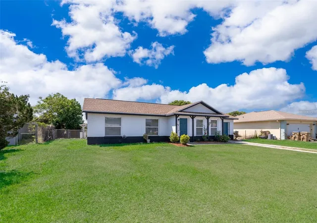 Photo 2 of Sale Pending at 17 Trotters Cir, Kissimmee, FL 34743 | MLS# S5149373 | Listing updated on 2026-08-04