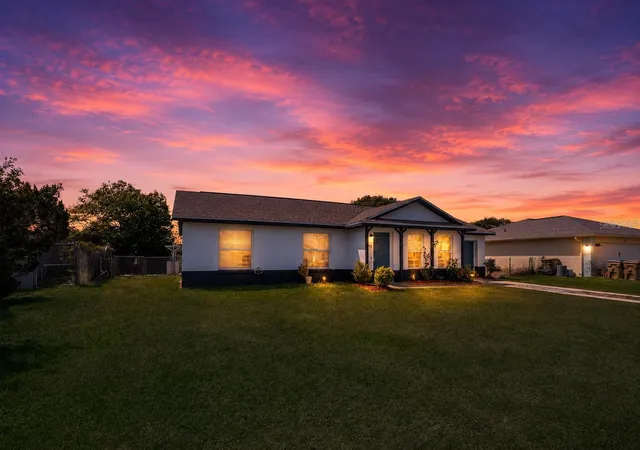 Photo 3 of Sale Pending at 17 Trotters Cir, Kissimmee, FL 34743 | MLS# S5149373 | Listing updated on 2026-08-04