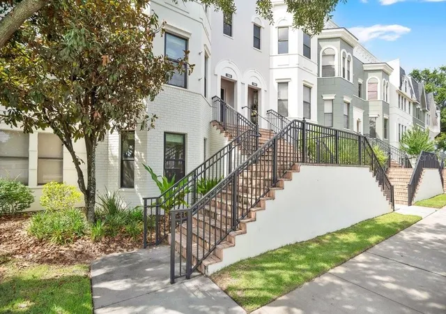 Photo 2 of Townhouse for sale at 560 Copley Ln, Orlando, FL 32806 | MLS# O6405491 | Listing updated on 2026-06-06