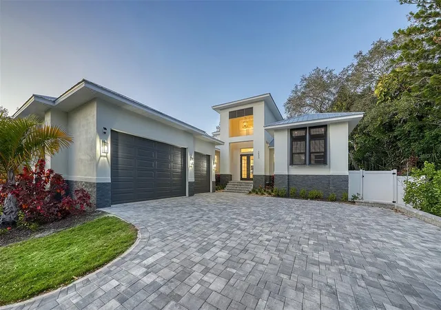1st image of 1537 Siesta Dr, Sarasota, FL 34239 | MLS# A4692775