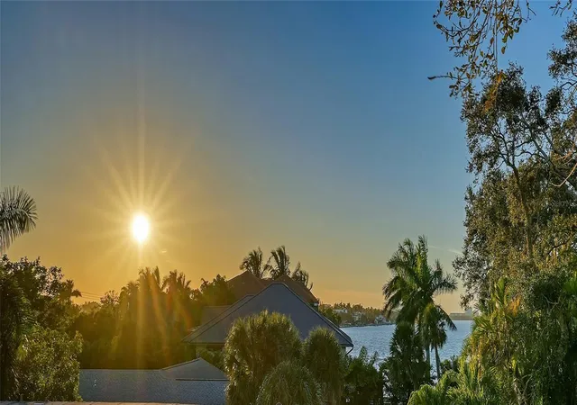84th image of 1537 Siesta Dr, Sarasota, FL 34239 | MLS# A4692775