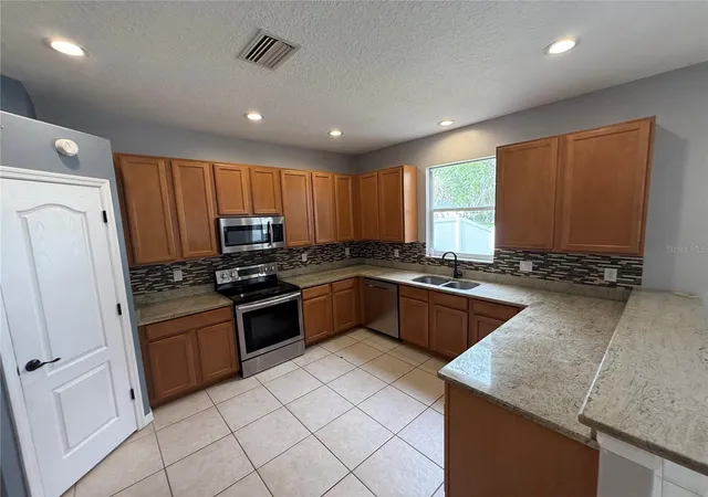 4th image of 10427 Lucaya Dr, Tampa, FL 33647 | MLS# TB8505952