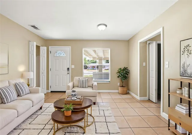 Photo 3 of Single family home for sale at 1729 Flores Ct, Orlando, FL 32811 | MLS# O6405516 | Listing updated on 2026-10-01